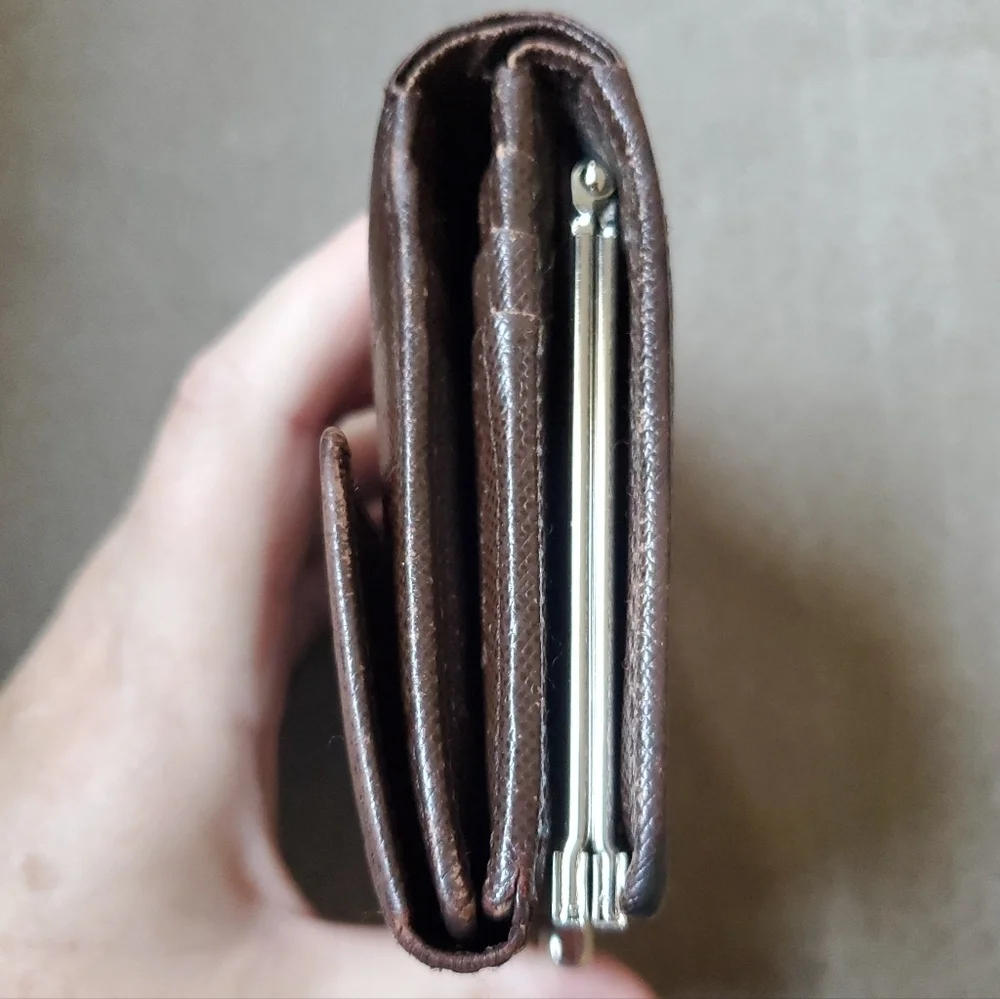 Burberry Tri-fold Wallet Dark Brown Leather Embossed Check With Kiss Lock - Picture 11 of 12